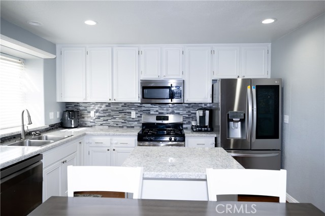 Detail Gallery Image 14 of 26 For 1521 Susan St, Beaumont,  CA 92223 - 4 Beds | 3 Baths