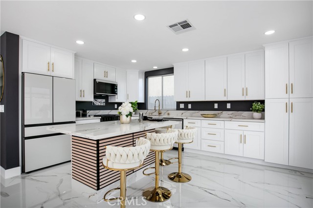 Detail Gallery Image 9 of 36 For 37624 Ribbon, Palmdale,  CA 93552 - 4 Beds | 2 Baths