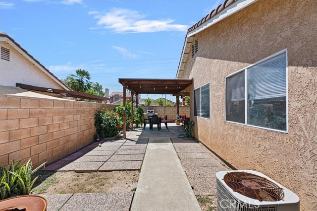 Detail Gallery Image 14 of 17 For 11375 Winery Dr., Fontana,  CA 92337 - 3 Beds | 2 Baths