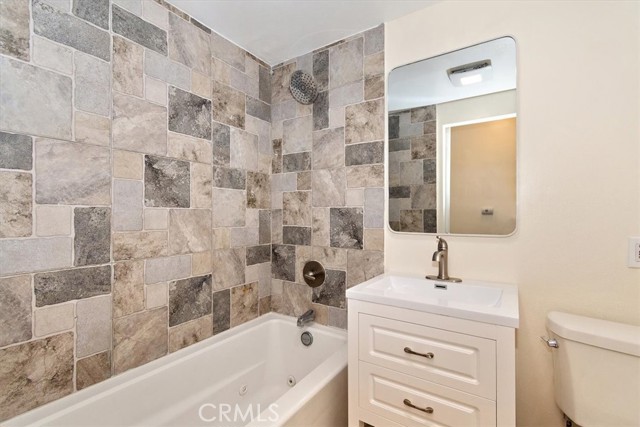 Detail Gallery Image 13 of 28 For 446 E Francis St, Corona,  CA 92879 - 3 Beds | 2 Baths