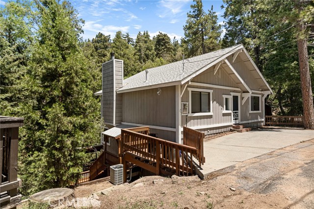 Detail Gallery Image 2 of 31 For 1080 Chateau Dr, Crestline,  CA 92325 - 3 Beds | 2/1 Baths