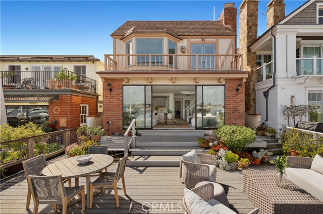 Detail Gallery Image 2 of 22 For 1214 E Balboa Bld, Newport Beach,  CA 92661 - 4 Beds | 3/1 Baths