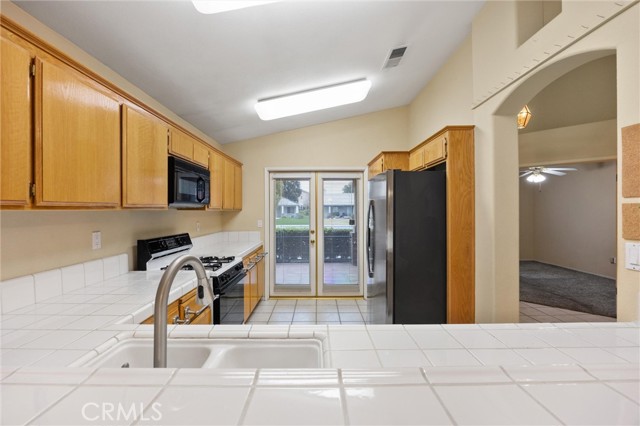 Detail Gallery Image 7 of 19 For 5319 Silvergate St, Bakersfield,  CA 93313 - 3 Beds | 2 Baths