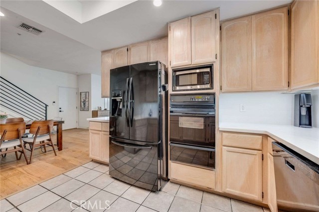 Detail Gallery Image 8 of 24 For 2461 Oneida St #B,  Pasadena,  CA 91107 - 4 Beds | 2/1 Baths