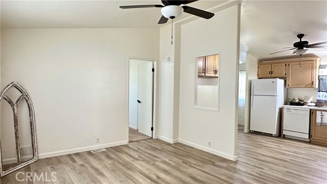 Detail Gallery Image 2 of 36 For 22241 Nisqually Rd #18,  Apple Valley,  CA 92308 - 3 Beds | 2 Baths