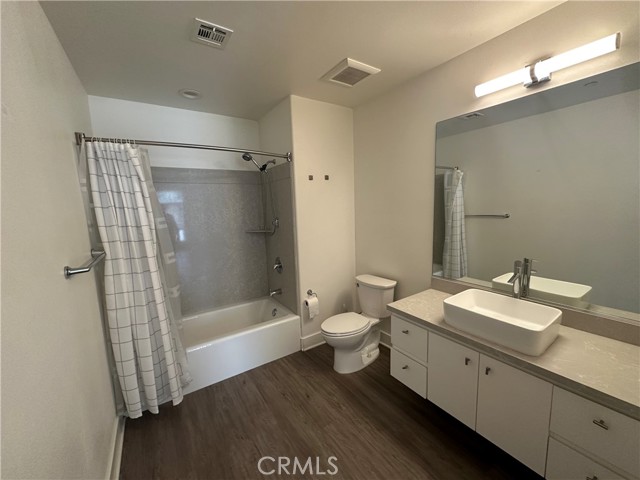 56 E Duarte Road, Arcadia CA: https://media.crmls.org/medias/03ac8ef4-c1e4-4dda-9316-9f9d05ad48ac.jpg
