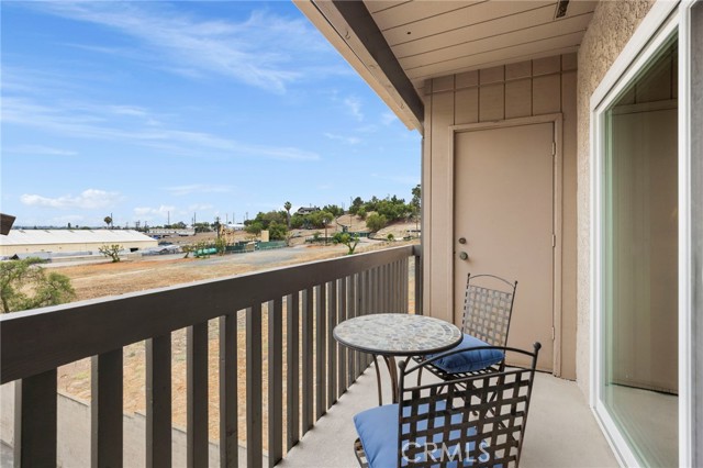 2299 N Legion Drive, Signal Hill CA: https://media.crmls.org/medias/03ad96c0-098e-4937-815d-d39c0885c189.jpg
