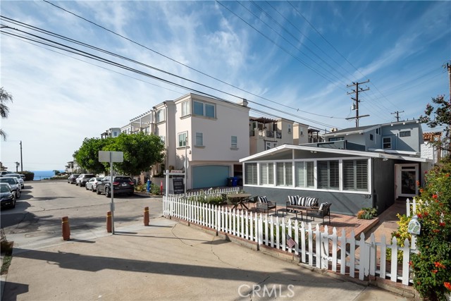 317 8th Street, Manhattan Beach, California 90266, 3 Bedrooms Bedrooms, ,3 BathroomsBathrooms,Residential,Sold,8th,SB22148792