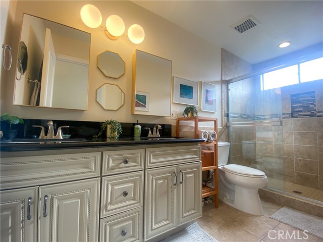 Detail Gallery Image 10 of 26 For 4218 Troost #15,  Studio City,  CA 91604 - 3 Beds | 3 Baths
