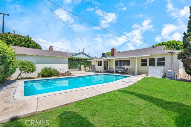 1119 N Lincoln Avenue, Fullerton CA: https://media.crmls.org/medias/03b0b460-5fb2-46d1-8de1-7a12bfbe0513.jpg