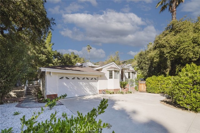 Detail Gallery Image 4 of 52 For 2255 E Chevy Chase Dr, Glendale,  CA 91206 - 4 Beds | 3 Baths