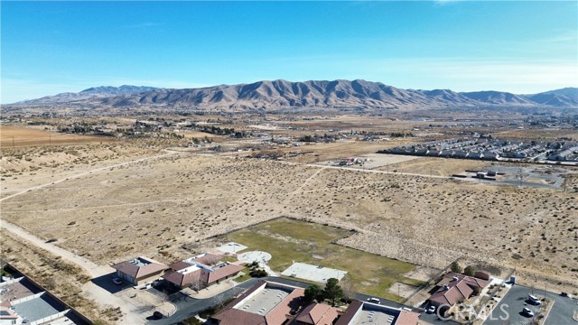 Detail Gallery Image 4 of 67 For 19689 Chicory Ct, Apple Valley,  CA 92308 - 4 Beds | 3 Baths