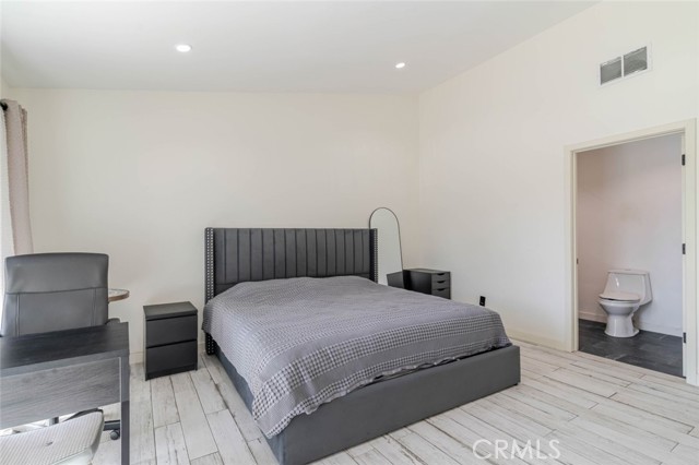 Detail Gallery Image 14 of 32 For 15931 Foothill, –,  CA 91342 - 3 Beds | 2 Baths