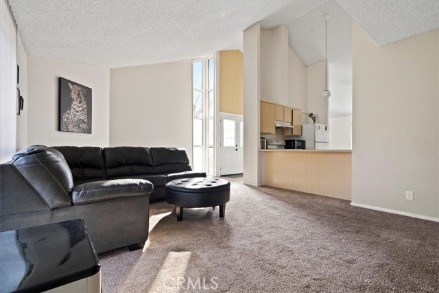 2 Village Lane, Tehachapi CA: https://media.crmls.org/medias/03b47705-931b-423d-b31e-abae5518d760.jpg