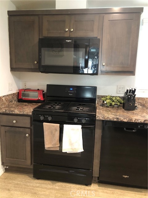 Detail Gallery Image 8 of 58 For 4901 Green River #292,  Corona,  CA 92878 - 4 Beds | 2 Baths