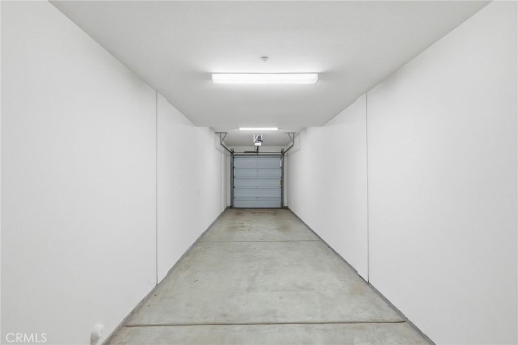 https://media.crmls.org/medias/03b53516-7113-4f52-abe5-e838efdcbc98.jpg?preset=X-Large