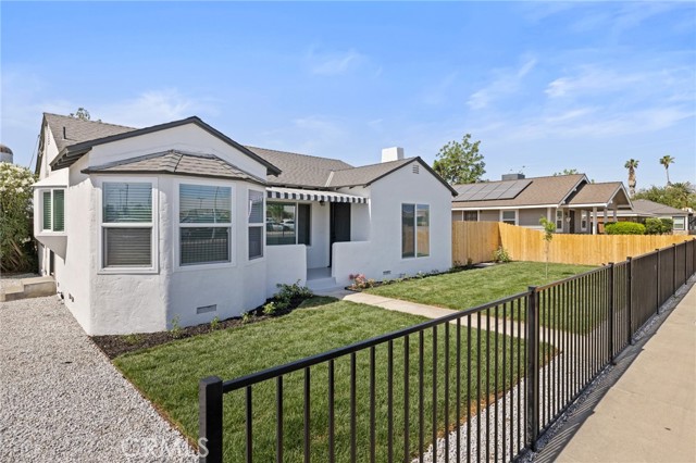 211 E Grangeville Boulevard, Hanford CA: https://media.crmls.org/medias/03b54df4-8c2a-4dcb-9608-c5e888c1a53b.jpg