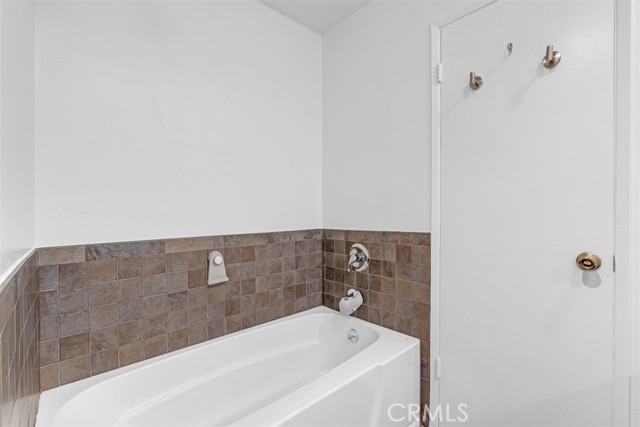 65 N Allen Avenue, Pasadena CA: https://media.crmls.org/medias/03b5fd0d-204c-4025-884b-8d9b60ba9418.jpg
