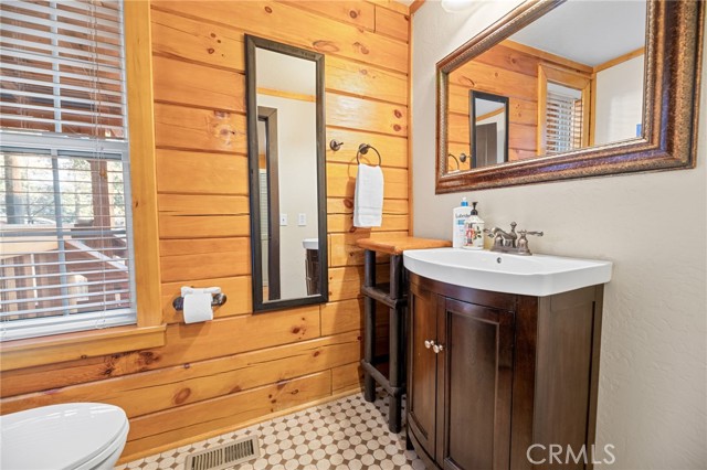505 Barrett Way, Big Bear City CA: https://media.crmls.org/medias/03b62e4e-4591-4566-9b30-aaa73edbbf33.jpg