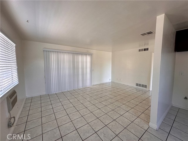 Detail Gallery Image 7 of 22 For 16248 Montgomery Ave, Fontana,  CA 92336 - 3 Beds | 1/1 Baths