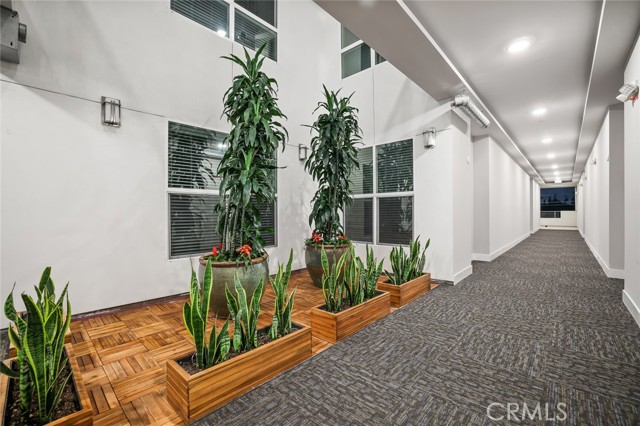 Detail Gallery Image 11 of 34 For 5820 La Mirada Ave #403,  Hollywood,  CA 90038 - 2 Beds | 2 Baths