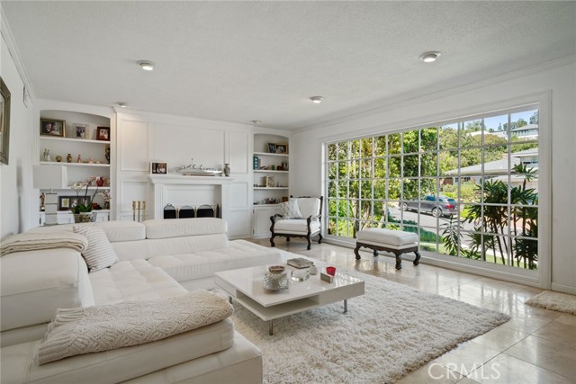 Detail Gallery Image 5 of 53 For 4420 Conchita, Tarzana,  CA 91356 - 4 Beds | 3 Baths