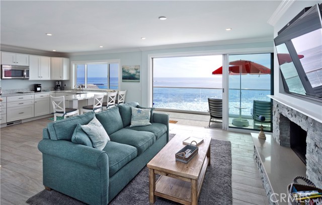 Detail Gallery Image 4 of 25 For 1249 Ocean Front #D,  Laguna Beach,  CA 92651 - 1 Beds | 1 Baths