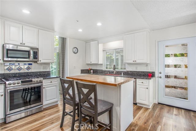 Detail Gallery Image 6 of 22 For 13667 Crawford Ct, Fontana,  CA 92336 - 4 Beds | 2/1 Baths