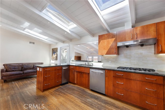 Detail Gallery Image 17 of 59 For 642 14th, Manhattan Beach,  CA 90266 - 4 Beds | 4 Baths