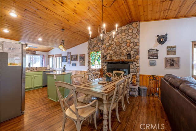 Detail Gallery Image 9 of 23 For 39789 Forest Rd, Big Bear Lake,  CA 92315 - 3 Beds | 2 Baths