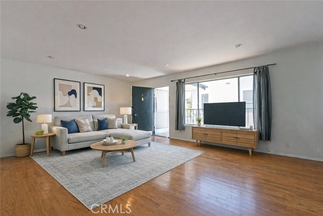 Detail Gallery Image 3 of 24 For 1436 S Bedford St #4,  Los Angeles,  CA 90035 - 2 Beds | 2 Baths