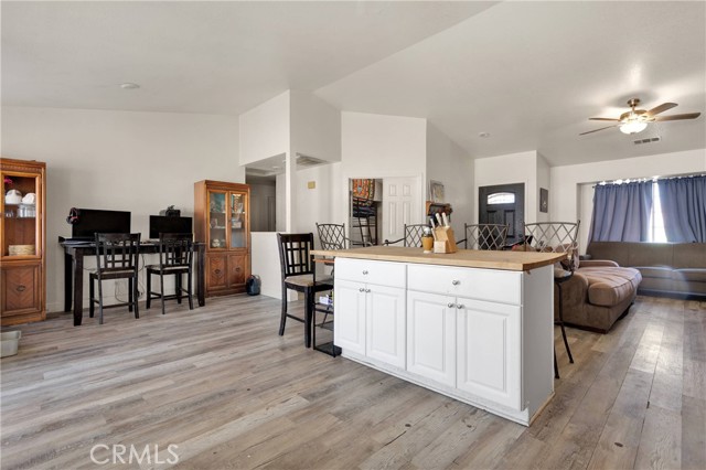 27818 Hummingbird Lane, Helendale CA: https://media.crmls.org/medias/03bba528-3011-4948-ac38-51ca30c88d08.jpg
