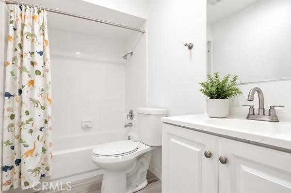 https://media.crmls.org/medias/03bc25ca-ae25-4e6c-bc04-e2fec39b978d.jpg?preset=X-Large