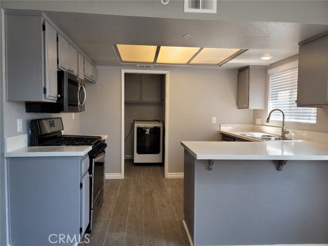 Detail Gallery Image 11 of 26 For 201 Laurel Ave #17,  Brea,  CA 92821 - 2 Beds | 2/1 Baths