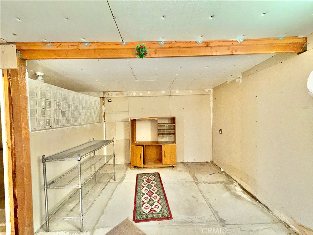 https://media.crmls.org/medias/03bc97f4-780c-4f2c-8117-363605864a35.jpg?preset=X-Large