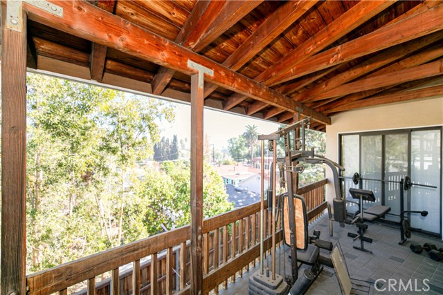 Detail Gallery Image 9 of 20 For 10648 Vanora Dr, Sunland,  CA 91040 - 4 Beds | 3 Baths