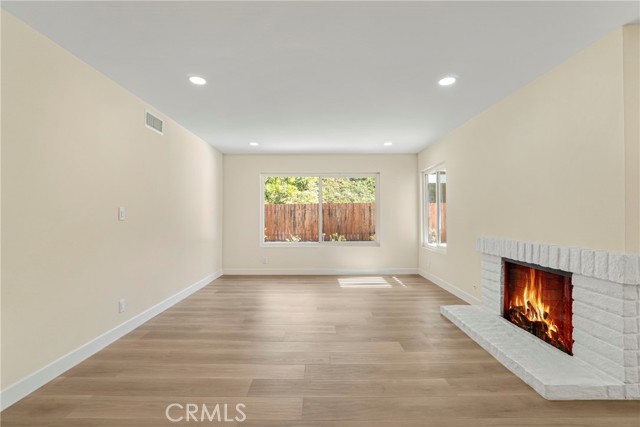 Detail Gallery Image 4 of 23 For 1669 Woodside Dr., Thousand Oaks,  CA 91362 - 3 Beds | 2 Baths