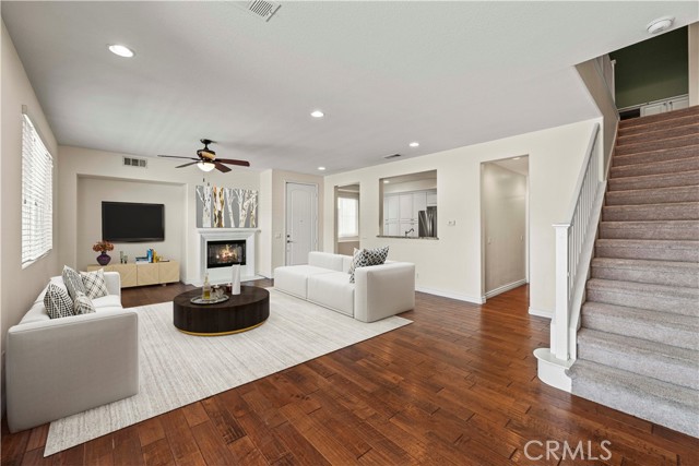 Detail Gallery Image 8 of 44 For 28378 Mirabelle Ln, Saugus,  CA 91350 - 3 Beds | 2/1 Baths
