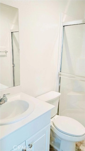 Detail Gallery Image 5 of 11 For 20081 Breeze Blooms, Riverside,  CA 92507 - 5 Beds | 3/1 Baths