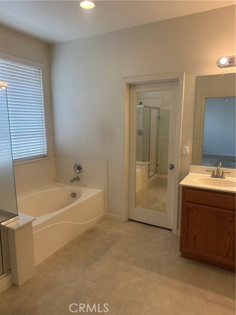 Detail Gallery Image 16 of 46 For 17385 Stone Celler Way, Lathrop,  CA 95330 - 4 Beds | 3 Baths