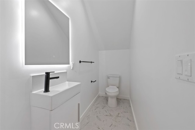 Detail Gallery Image 10 of 17 For 4810 Mascot St, Los Angeles,  CA 90019 - 4 Beds | 4/1 Baths