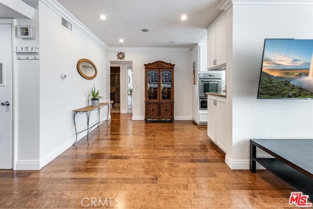 1 Bed Home for Sale in Encino, California