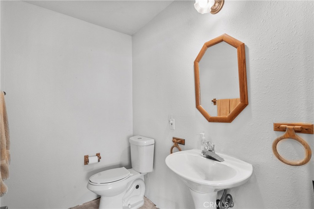 https://media.crmls.org/medias/03c6b5ef-729a-4b6a-a245-23ac494ca4b5.jpg?preset=X-Large