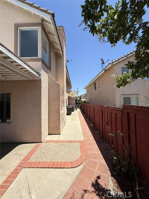 14041 Catalina Court, Fontana CA: https://media.crmls.org/medias/03c6f521-fbc3-4da3-9469-57929ec92d7e.jpg