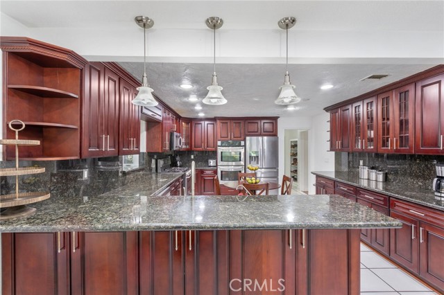 Detail Gallery Image 15 of 35 For 9340 Burnet Ave, North Hills,  CA 91343 - 5 Beds | 2/1 Baths