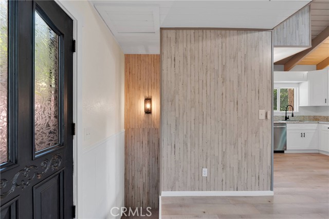 23550 Lake Drive, Crestline CA: https://media.crmls.org/medias/03c81665-b676-4e07-9d55-a50087708838.jpg