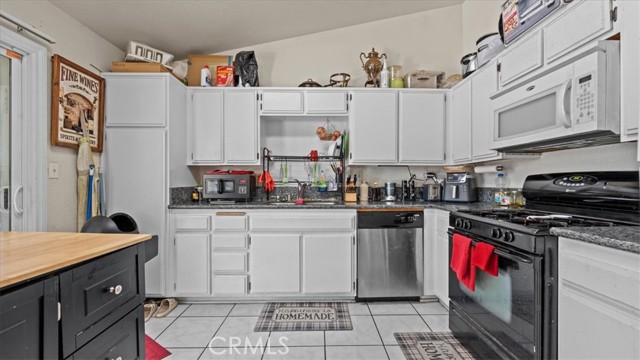 Detail Gallery Image 14 of 33 For 14219 Luna, Victorville,  CA 92392 - 3 Beds | 2 Baths