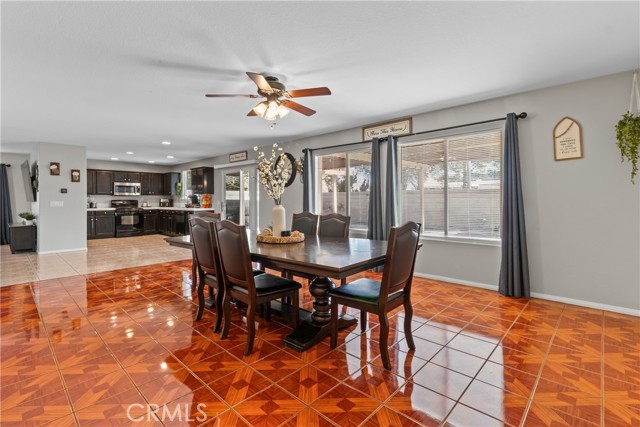 Detail Gallery Image 5 of 14 For 45728 Barham, Lancaster,  CA 93534 - 4 Beds | 3 Baths