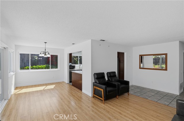 Detail Gallery Image 8 of 43 For 2097 Santa Barbara, Corona,  CA 92882 - 4 Beds | 2 Baths