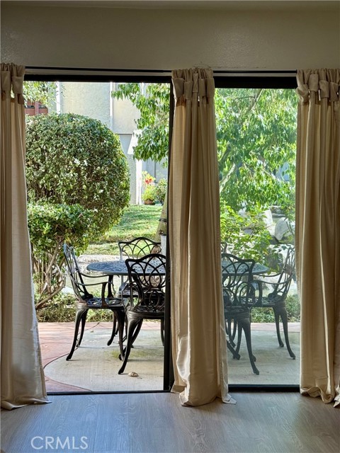 Detail Gallery Image 6 of 14 For 5720 Owensmouth #152,  Woodland Hills,  CA 91367 - 2 Beds | 1/1 Baths